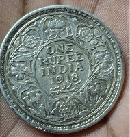 1918 British India One Rupee Coin Featuring King George V - Image 2