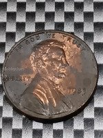 it's a Ultra Super RARE (1983) Lincoln memorial pennies with No Mint Mark Collectable Coins