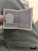 Vintage Indian One Rupee Banknotes - Image 2