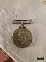 1945 Victory Commemorative Medallion Brooch with Portrait