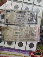 Pair of Indian 500 Rupee Banknotes, Gandhi and Dandi March Designs
